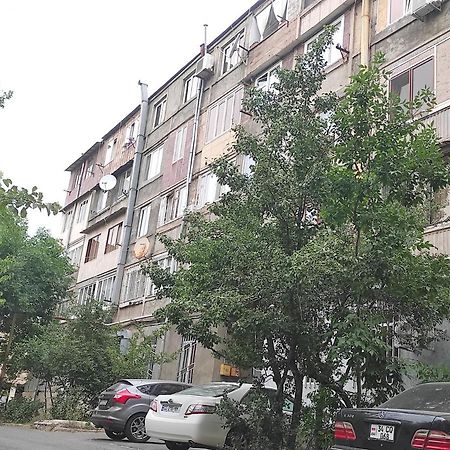 2 Bedroom Apartment, Quiet And Spacious Yerevan Exterior photo