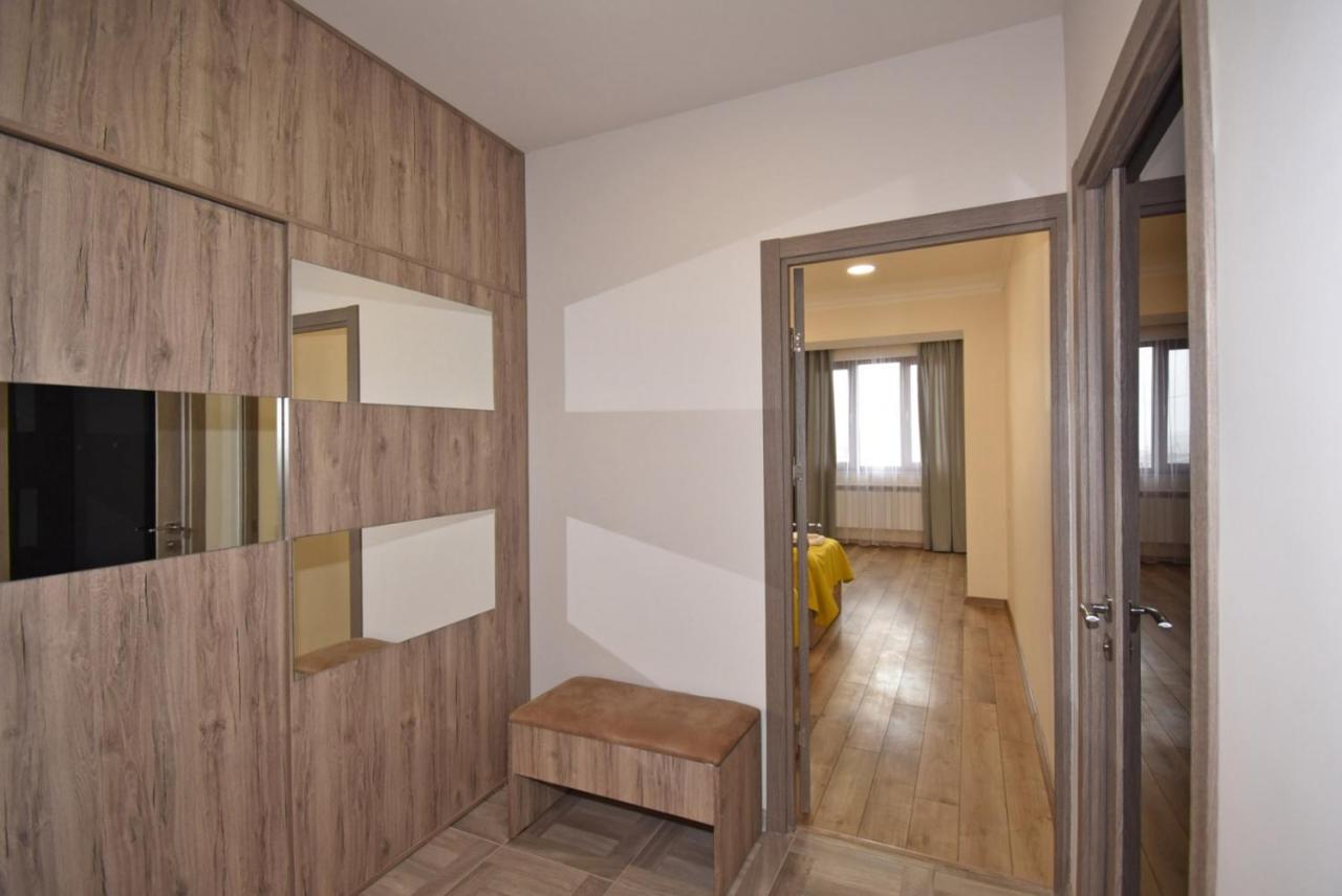 2 Bedroom Apartment, Quiet And Spacious Yerevan Exterior photo