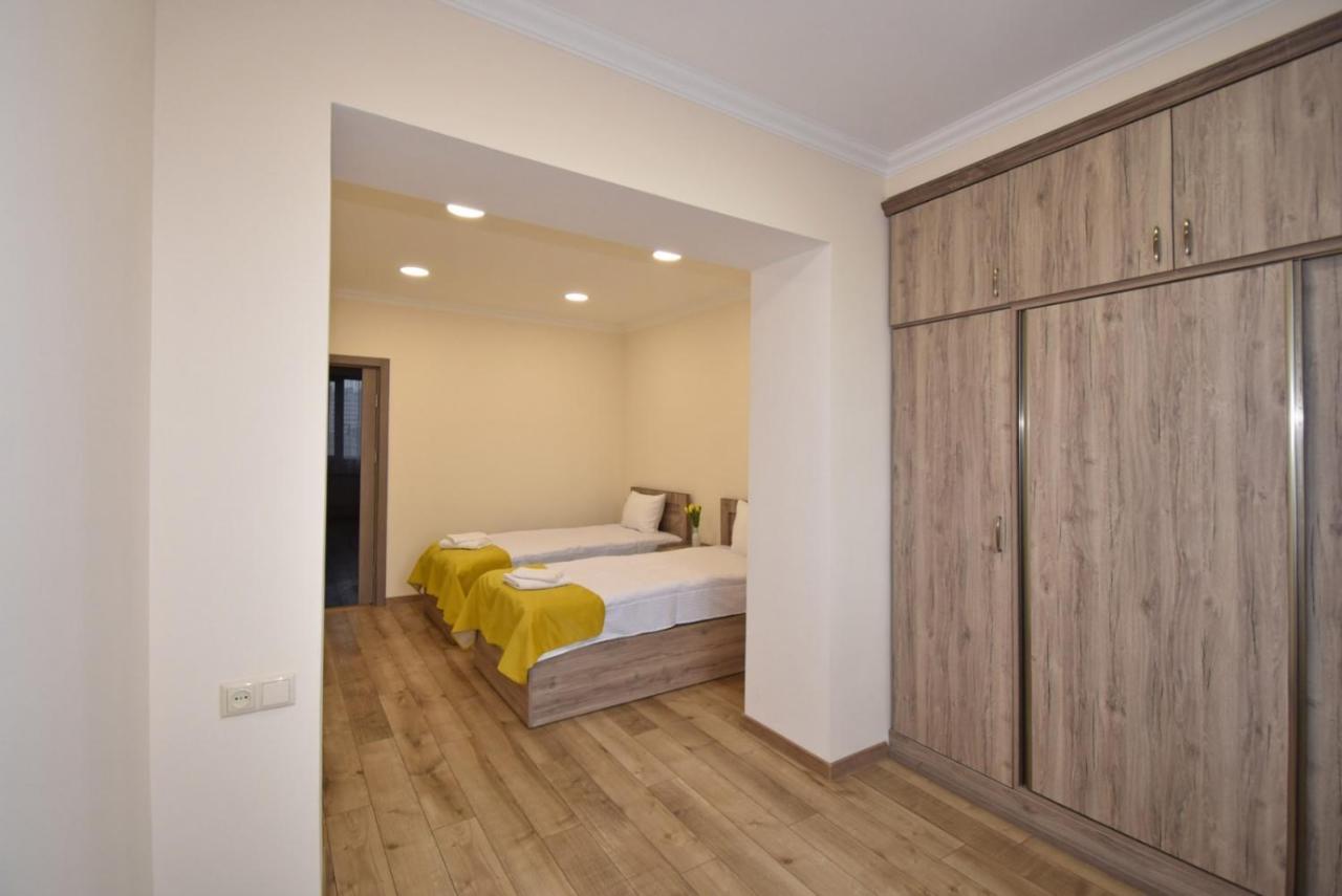 2 Bedroom Apartment, Quiet And Spacious Yerevan Exterior photo