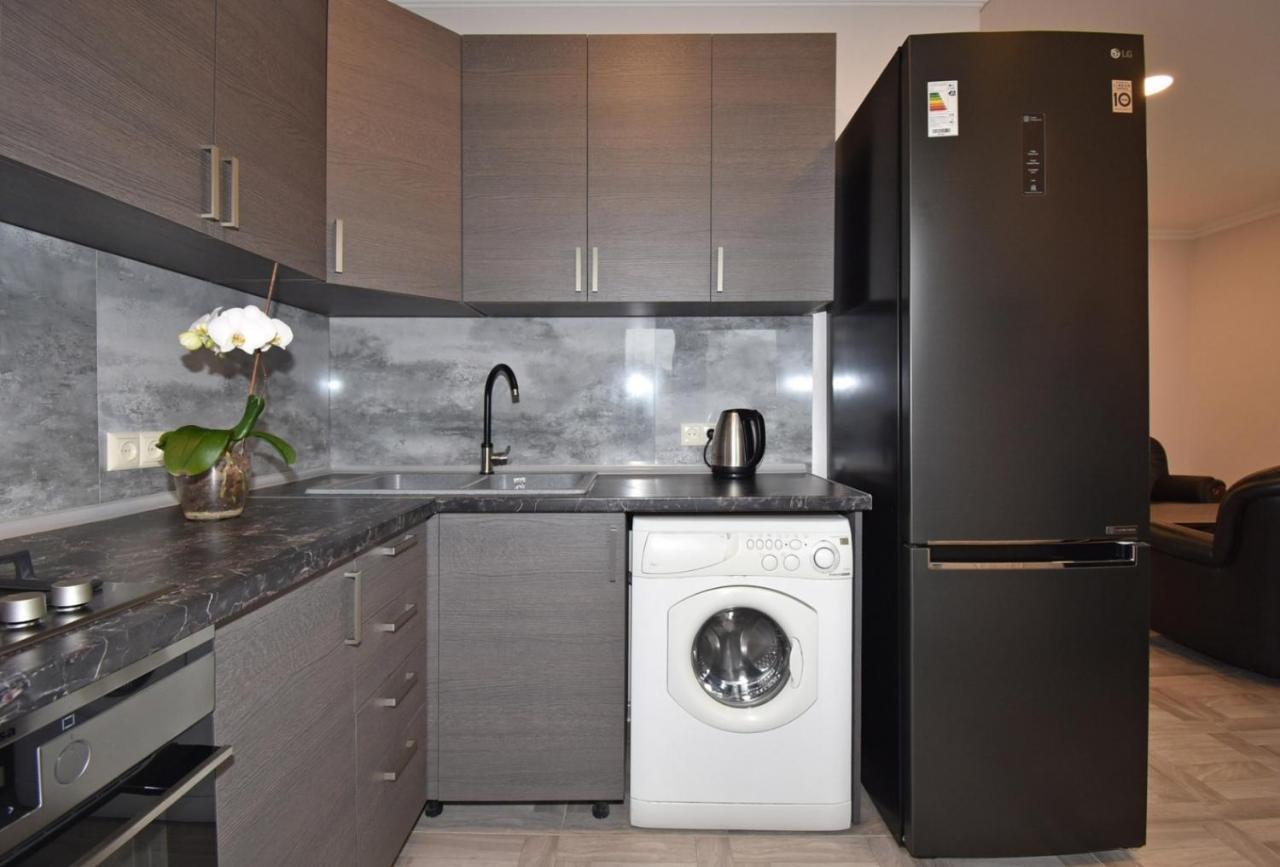 2 Bedroom Apartment, Quiet And Spacious Yerevan Exterior photo